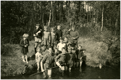 51870 Dorpleinse jeugd bij de Hoort , Budel-Dorplein , 1957