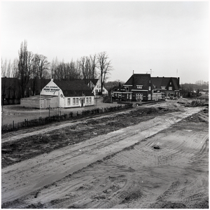 51991 Aanleg A2/E9, Maarheeze , vanaf Baileybrug met zicht op hotel Noord-Brabant en het Kruispunt , 1969-1970