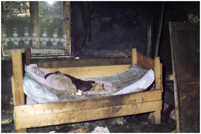 52078 Langgevelboerderij van fam. Vlassak, Budel, bed, hier sliepen de gebroeders Vlassak, 1990-1997