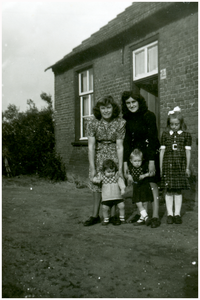 52210 Familieportret ,Soerendonk, 30 juni 1948