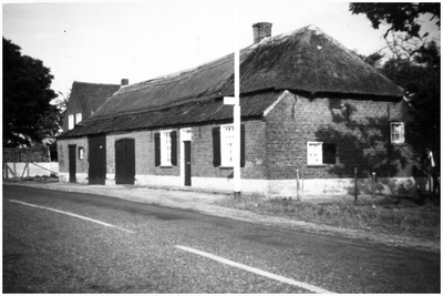 52349 Langgevelboerderij fam. Roosen, Soerendonk, circa 1960