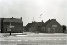 52352 Rijksweg Kruising Kerkstraat-Stationsstraat , Maarheeze, cira 1960