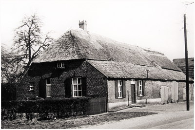 52354 Langgevelboerderij Stationsstraat, Maarheeze, circa 1960