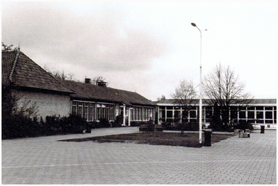 52357 Schoolplein Mavo `St. Odaschool`, Budel, circa 1970