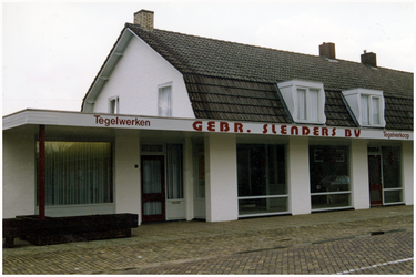52365 Tegel- en badkamer verkoop Gebr. Slenders, Soerendonk, circa 1995