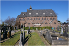 52391 Zij aanzicht kerk OLV Visitatie en H. Antonius van Padua en kerkhof, Budel-Schoot, 2023