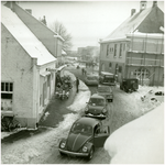 52445 Uitzicht op kerkstraat/ Marktstraat richting gemeentehuis, Budel, ca 1960
