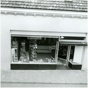 52446 Etalage bakkerij van Winkel, Budel, ca 1960