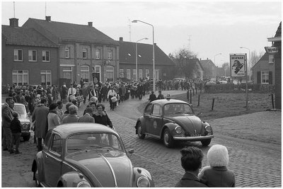 52510 Sint Nicolaasintocht met fanfare de Poort van Brabant , Soerendonk, 1969