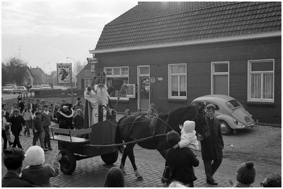 52513 Sint Nicolaas intocht met paard en wagen, Soerendonk, 1969