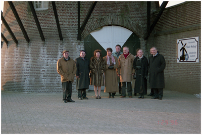 52534 Uitje gemeenteambtenaren bij molen Nooitgedagt, Cranendonck, 1991-1997