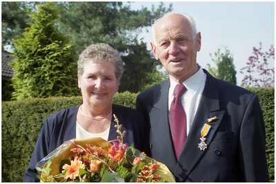 52549 Koninklijke onderscheiding Ch. Brandts en echtgenote, Budel, 2002-2003