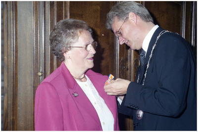 52551 Koninklijke onderscheiding van mevr. Drien Fransen-Peerlings, Soerendonk, 2002-2003