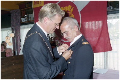 52559 Koninklijke onderscheidingen bij Brandweer gem Maarheeze erewacht, Maarheeze, 2002-2003