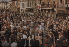 1190 Markt: feestvierende bevolking, 18-09-1944 - 00-09-1944