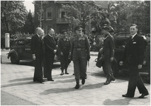 190383 Aankomst van de generaal bij het Van Abbemuseum, 01-05-1946