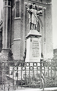 23566 H. Hartbeeld voor de Odulphuskerk, ca. 1920