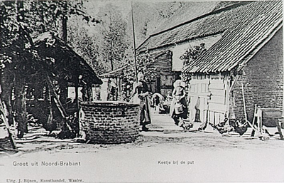 23584 Boerenerf met waterput. Titel: Keetje bij de put, ca. 1900