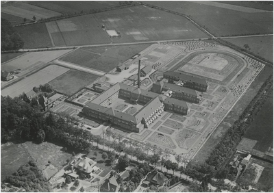 267 Luchtfoto van het St. Josephziekenhuis, 31-05-1934