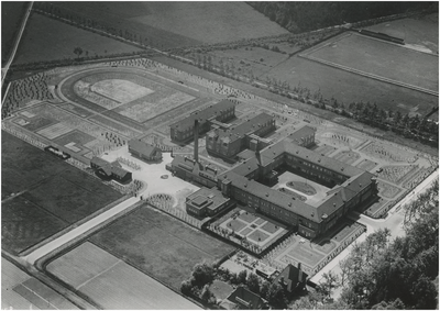 268 Luchtfoto van het St. Josephziekenhuis, 31-05-1934