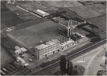 67495 Luchtopname textielfabrieken Baekers & Raymakers, Steenstraat, 04-10-1946