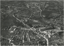 192306 Luchtopname van omgeving centrum en Strijp: - bedrijvencomplex Philips aan de Emmasingel (rechtsonder), ...