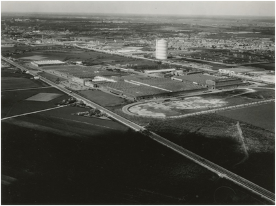 192316 Luchtopname omgeving Poeijers: - Geldropseweg (rechtsonder - linksboven), - bedrijvencomplex DAF (midden), - ...