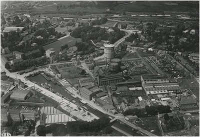 192519 Luchtopname omgeving Havenhoofd: - Eindhovensch kanaal (linksmidden), - gemeentelijke gashouders, Nachtegaallaan ...