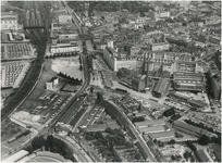 192532 Luchtopname van omgeving Mathildelaan: - Mathildelaan (linksonder-middenboven), - Philips stadion (linksonder), ...