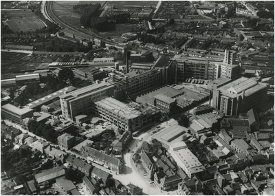 192548 Luchtopname Philipscomplex Emmasingel: - Emmasingel (midden), - Willemstraat (onder), 11-07-1928