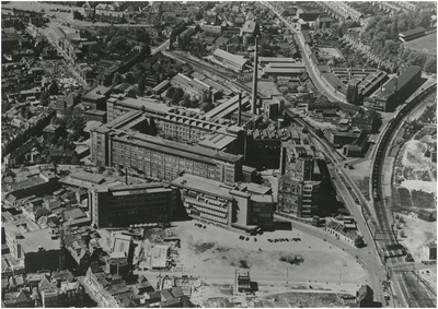 192557 Luchtopname omgeving Philipscomplex Emmasingel (midden): - Emmasingel (onder), - spoorlijn ...