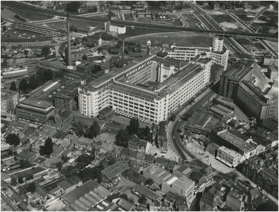 194219 Luchtopname omgeving Philipscomplex Emmasingel (midden): - Willemstraat (linksonder), - hoogspoor ...