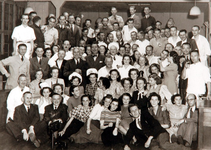 29368 Personeel van de ETOS-bakkerij bij de viering van het 30-jarig bestaan, 22-09-1949