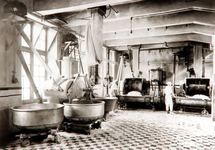 29376 Personeel aan het werk in de ETOS-bakkerij, 1937
