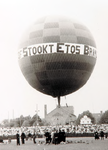 29387 Reclame op een luchtballon ter promotie van ETOS, 1947