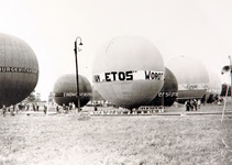29388 Reclame op luchtballonnen, ter promotie van oa. ETOS, 1947