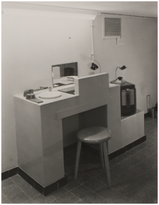 69193 Interieur van het Binnenziekenhuis: radiumkluis, 17-07-1958