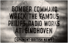 188023 Het RAF-bombardement op de Philipsfabrieken was onderwerp in het Britse bioscoopjournaal, 06-12-1942