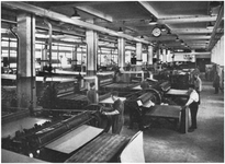 188135 De fabrikage van golfkarton in de Philips' kartonagefabriek, Mathildelaan, 1930 - 1935