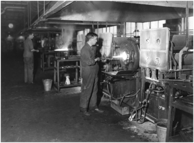 188142 Metaalbijwerken in de Philips' fabrieken, 1938