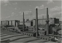 194268 Panorama van Philipscomplex Strijp-S: met op de voorgrond het hoofdmagazijn, middenrechts de glasblazerij en ...