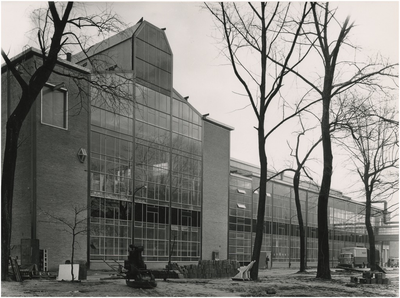 194299 Nieuwe glasfabriek (gebouw TY) Philipscomplex Strijp-T aan de Zwaanstraat , 03-1958
