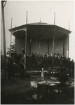 194416 Een optreden van de Philips Harmonie in de muziekkiosk in het Philips de Jongh Wandelpark, 1916 - 1920