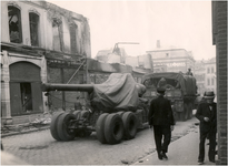 64849 Nieuwstraat, nabij kruising met Vestdijk: verplaatsing van zwaar Brits geschut, 21-09-1944