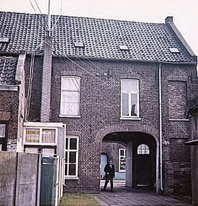  Een serie van 4 foto's betreffende de binnenplaats van Wijnhandel Raijmakers-Prinsen, Bergstraat 28a, 10-03-1974