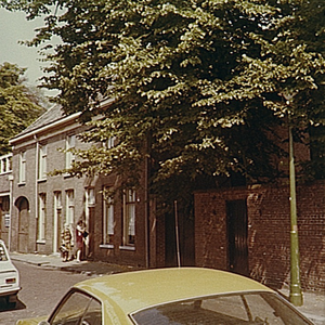 18974 Gemeentelijk monument Bergstraat 1 t/m 3, gezien in richting van Kleine Berg, 08-1973