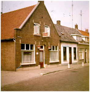 27364 Gemeentelijk monument Café De Kleine Man , Hoefkestraat 18, 09-1973