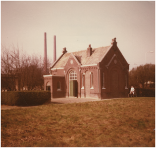  Een serie van 4 foto's betrffende de Joodse begraafplaats, Groenewoudseweg, 04-04-1976