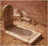 190338 Het graf van Nelly Jacoba Kool, 04-04-1976