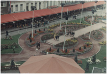  Een serie van 4 stuks betreffende versiering van de Markt ter gelegenheid van het 75-jarig jubileum van Philips, 09-1966